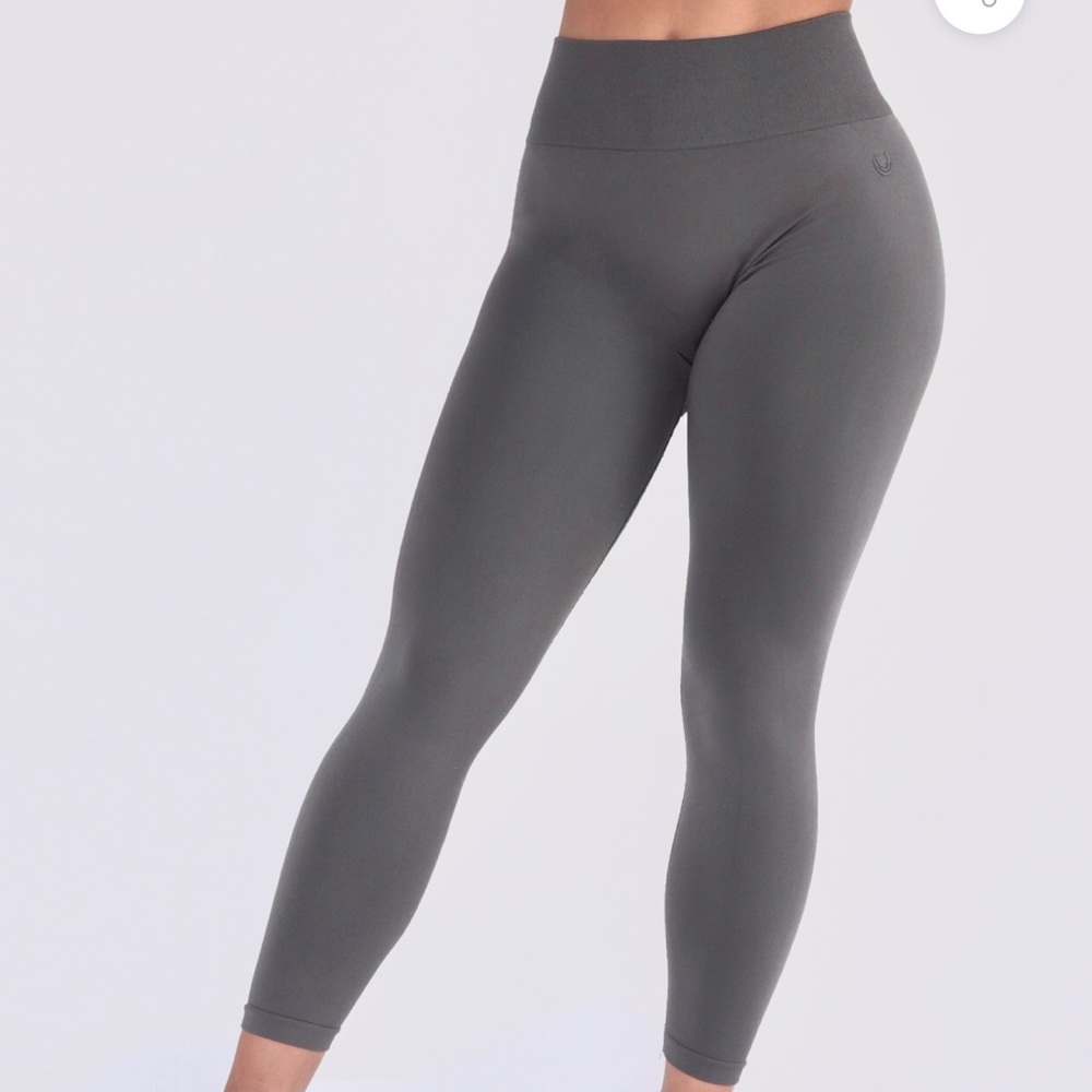 Lazuli Leggings NWT